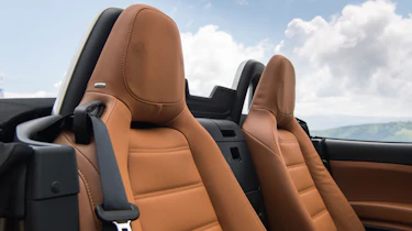 Fiat 124 Spider - Seats