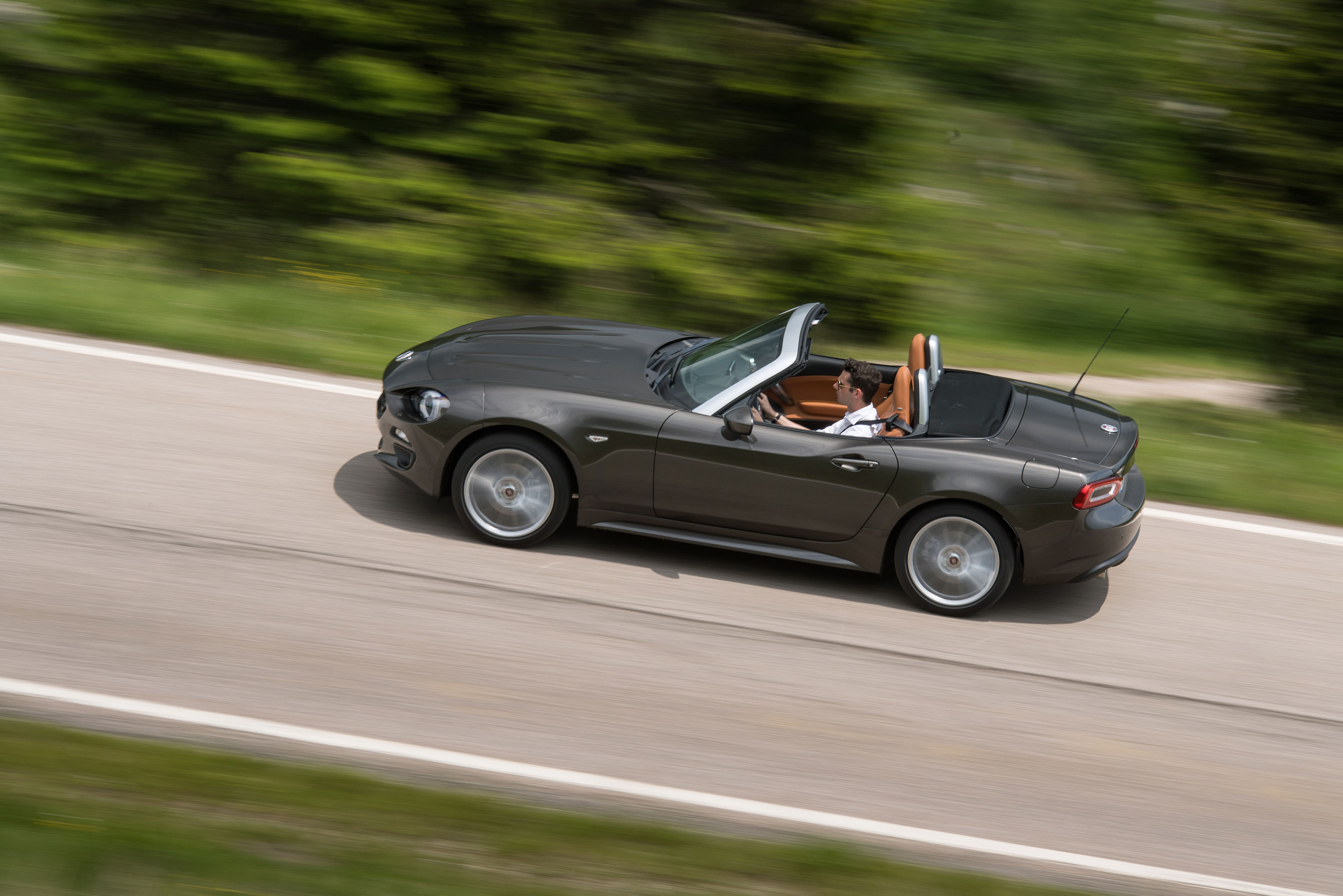 Fiat 124 Spider - Side