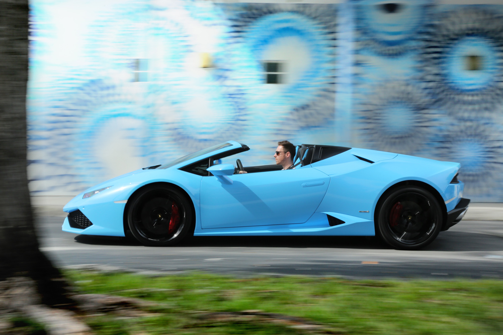 Lamborghini Huracan Spyder - side profile